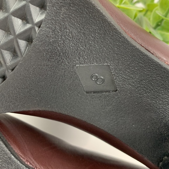 What’s What burgundy heels - Picture 7 of 11